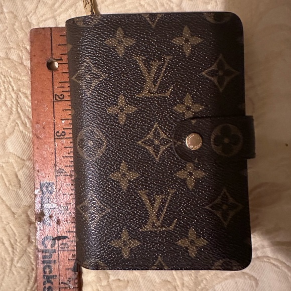 Louis Vuitton Wallet - Picture 14 of 14